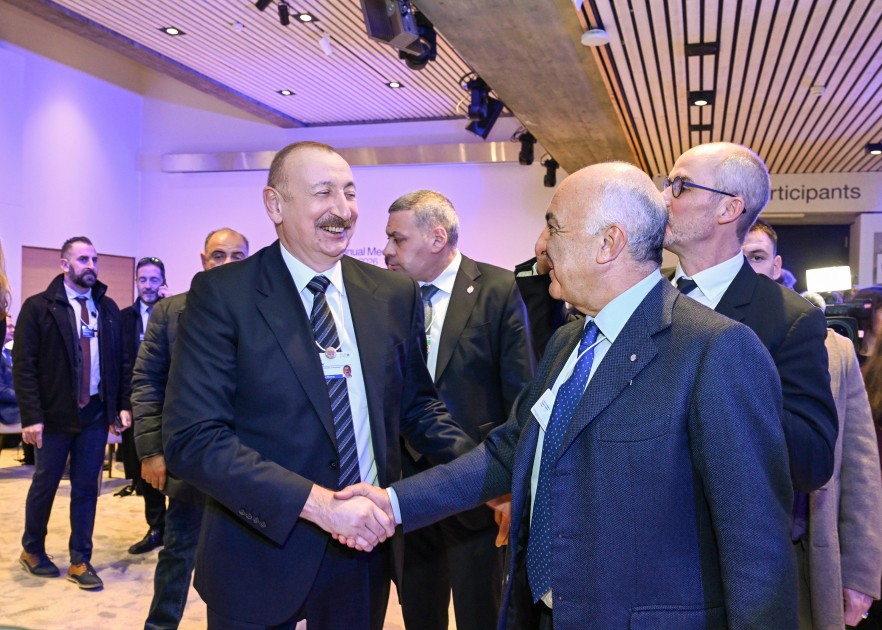 Prezident və ailə üzvləri panel iclasında - FOTOLAR