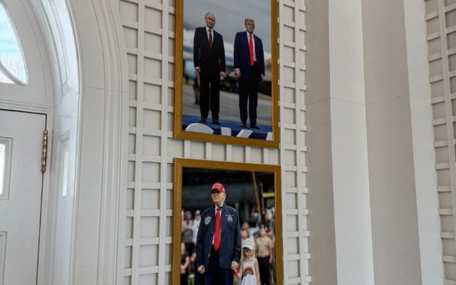 Putinlə çəkilmiş şəklini divardan asdı
