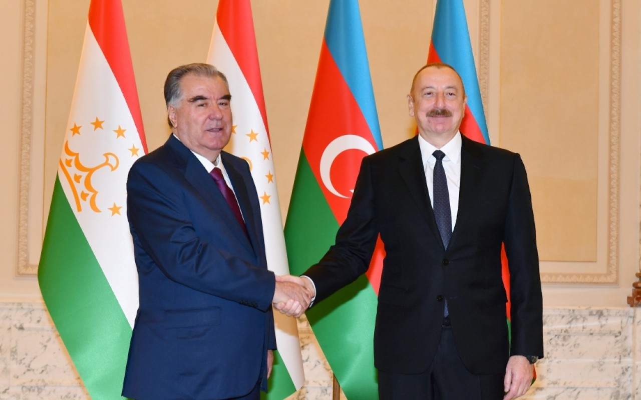 Emoməli Rəhmon İlham Əliyevi təbrik etdi 