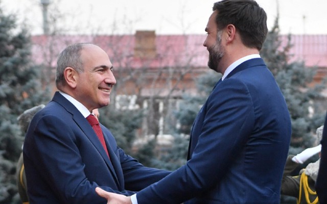 ABŞ Ermənistana 13 milyard dollar verəcək - SƏBƏBİ