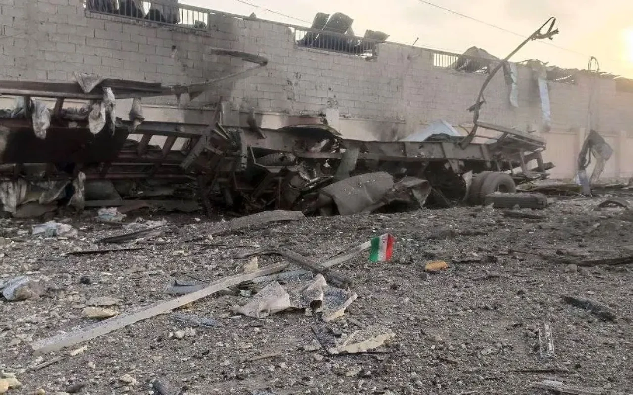 İranda humanitar yardımla dolu konteynerlər vuruldu