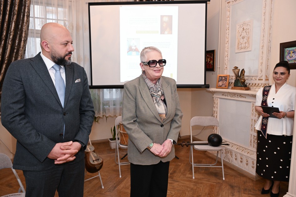 Leyla və Alena Əliyevalar kitab təqdimatında - FOTOLAR
