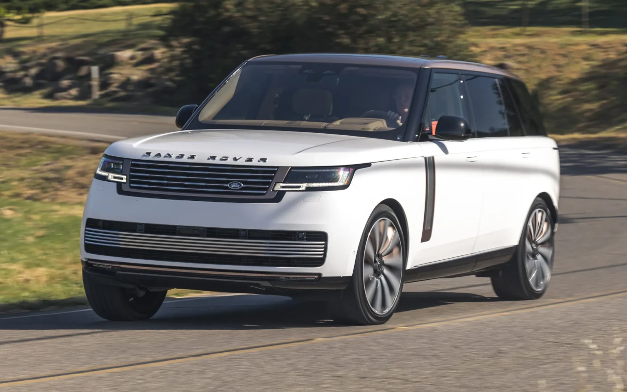 Bakıda qaçırdığı "Range Rover" ilə qəza törətdi