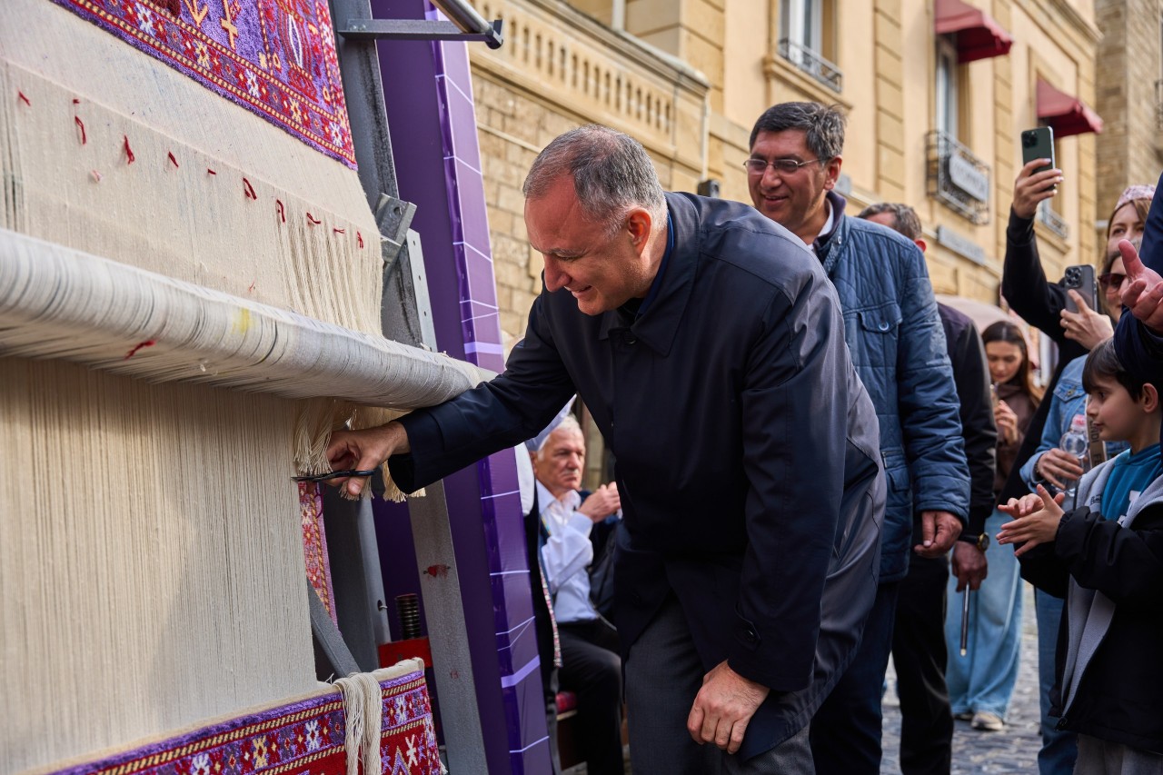 "Azercell" "Minlərlə ilmə, bir güc" xalçasını təqdim etdi - FOTOLAR
