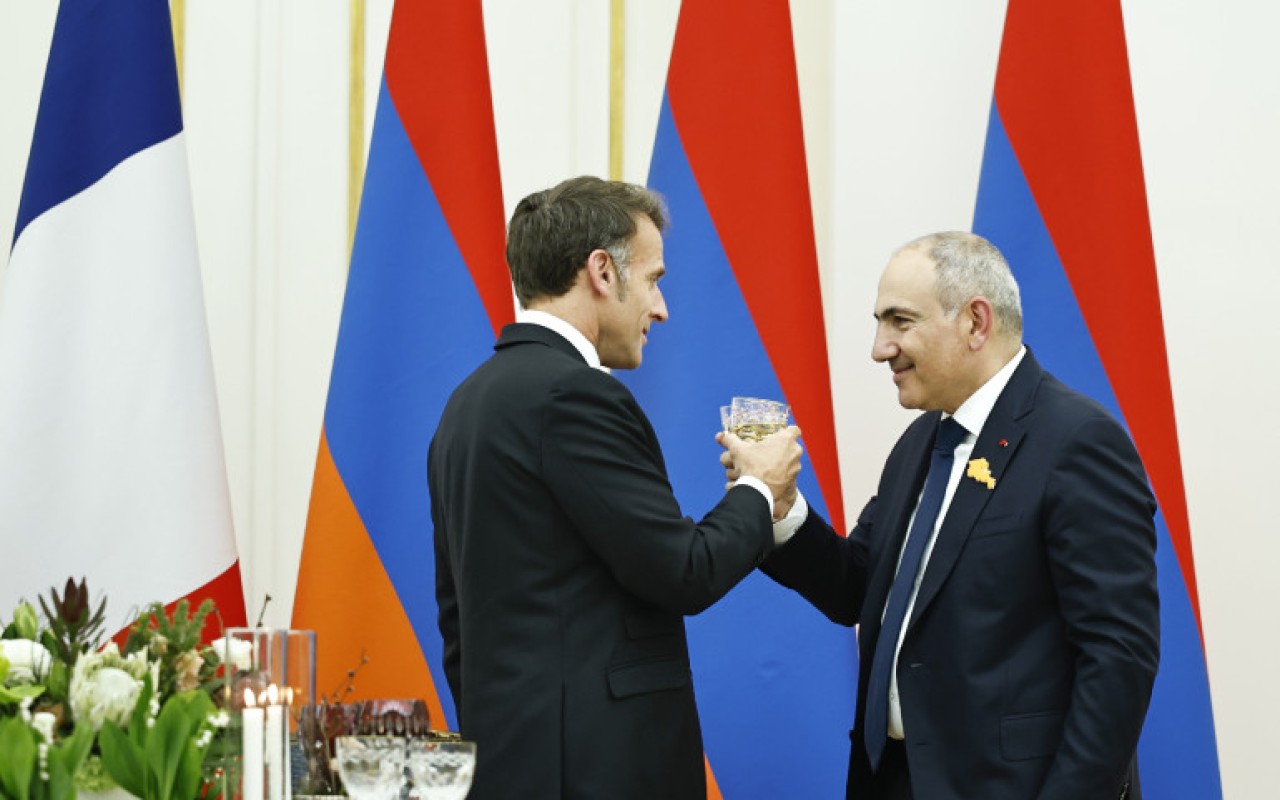 "Paşinyanı dəstəkləməyi öhdəmə götürürəm" - Makron