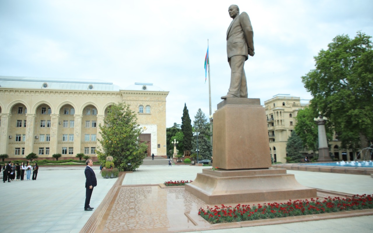 Ümummilli Liderin əziz xatirəsi Gəncədə qeyd olundu -