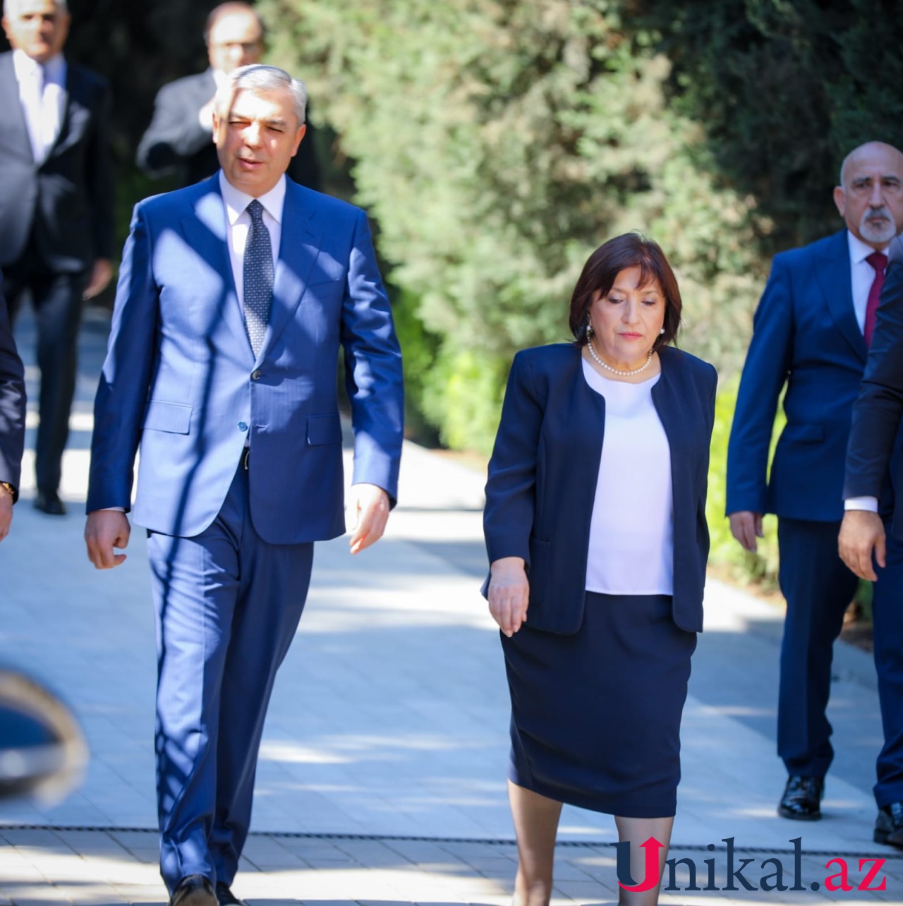 Dövlət rəsmiləri Heydər Əliyevin məzarını ziyarət etdilər - FOTOLAR Dövlət rəsmiləri Heydər Əliyevin məzarını ziyarət etdilər - FOTOLAR