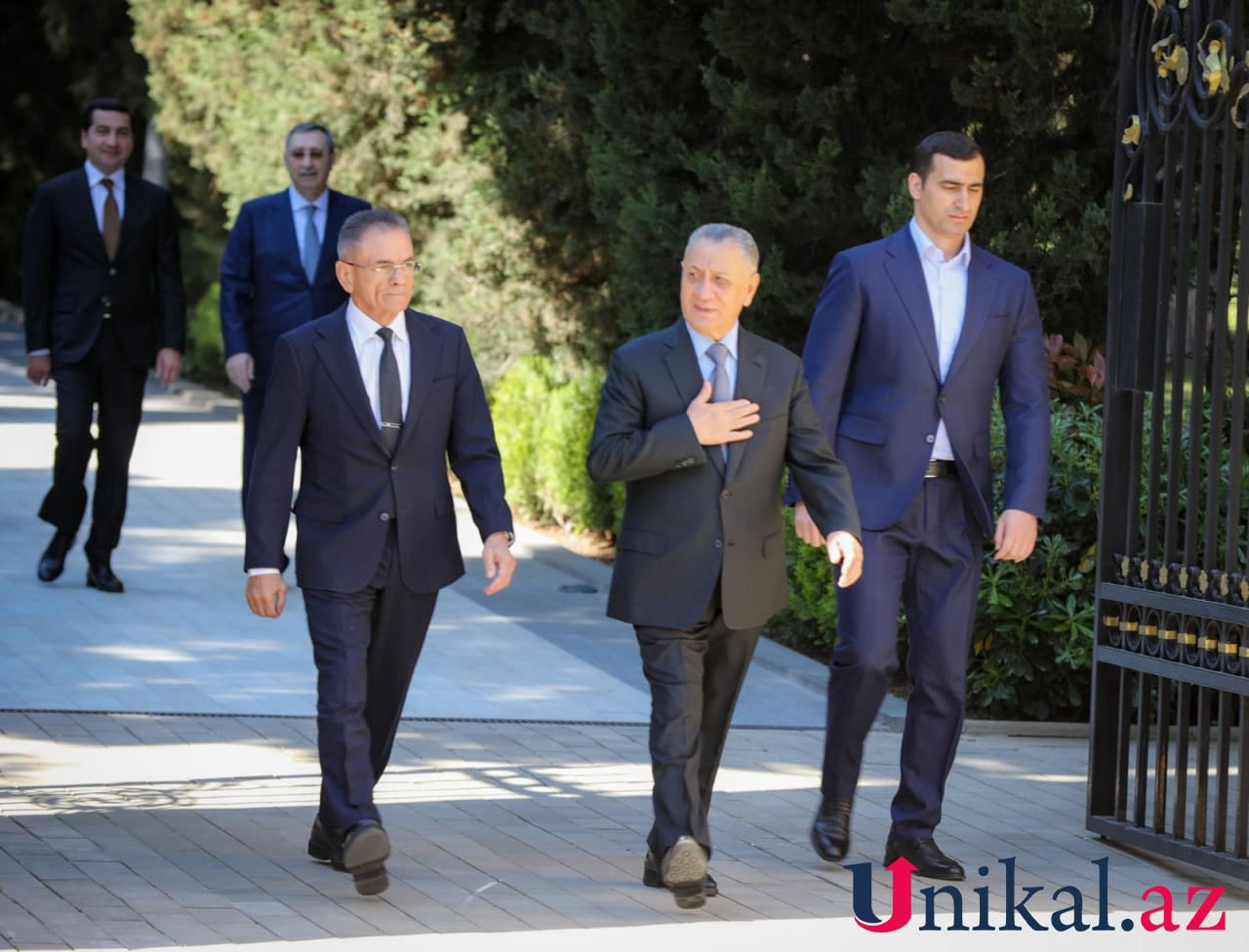 Dövlət rəsmiləri Heydər Əliyevin məzarını ziyarət etdilər - FOTOLAR Dövlət rəsmiləri Heydər Əliyevin məzarını ziyarət etdilər - FOTOLAR