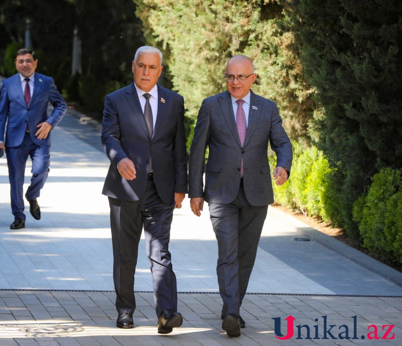 Dövlət rəsmiləri Heydər Əliyevin məzarını ziyarət etdilər - FOTOLAR Dövlət rəsmiləri Heydər Əliyevin məzarını ziyarət etdilər - FOTOLAR