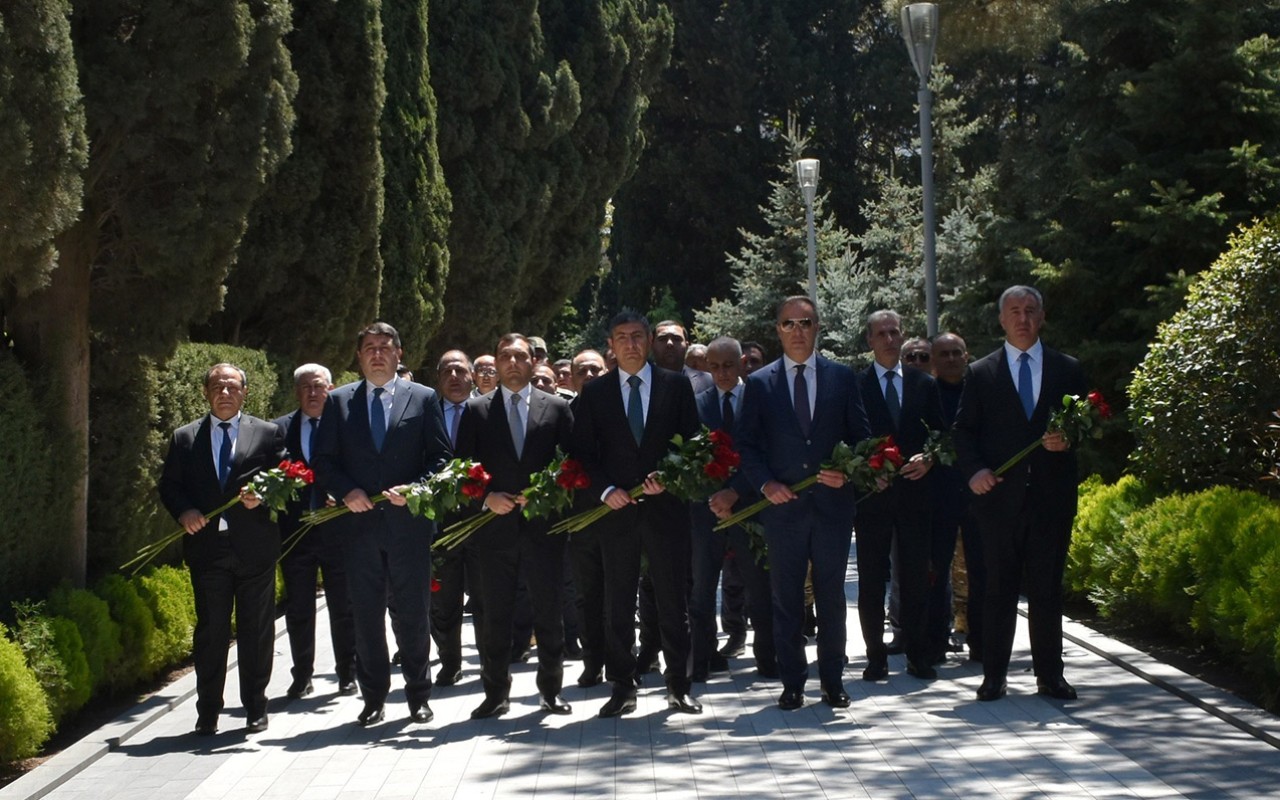 Yasamal rayon ictimaiyyəti Ulu Öndərin əziz xatirəsini yad etdi -