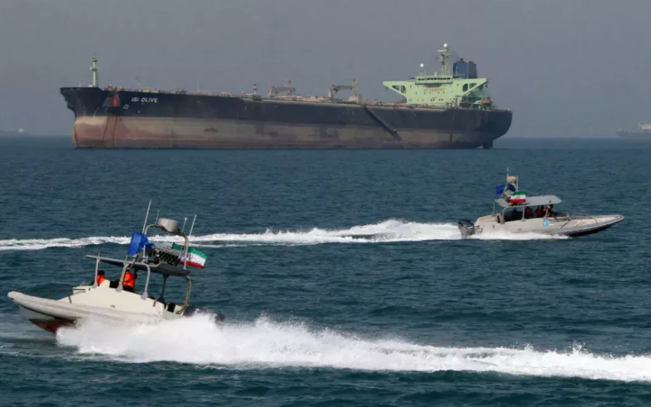 Azərbaycan nefti daşıyan tanker Hörmüz boğazından keçdi