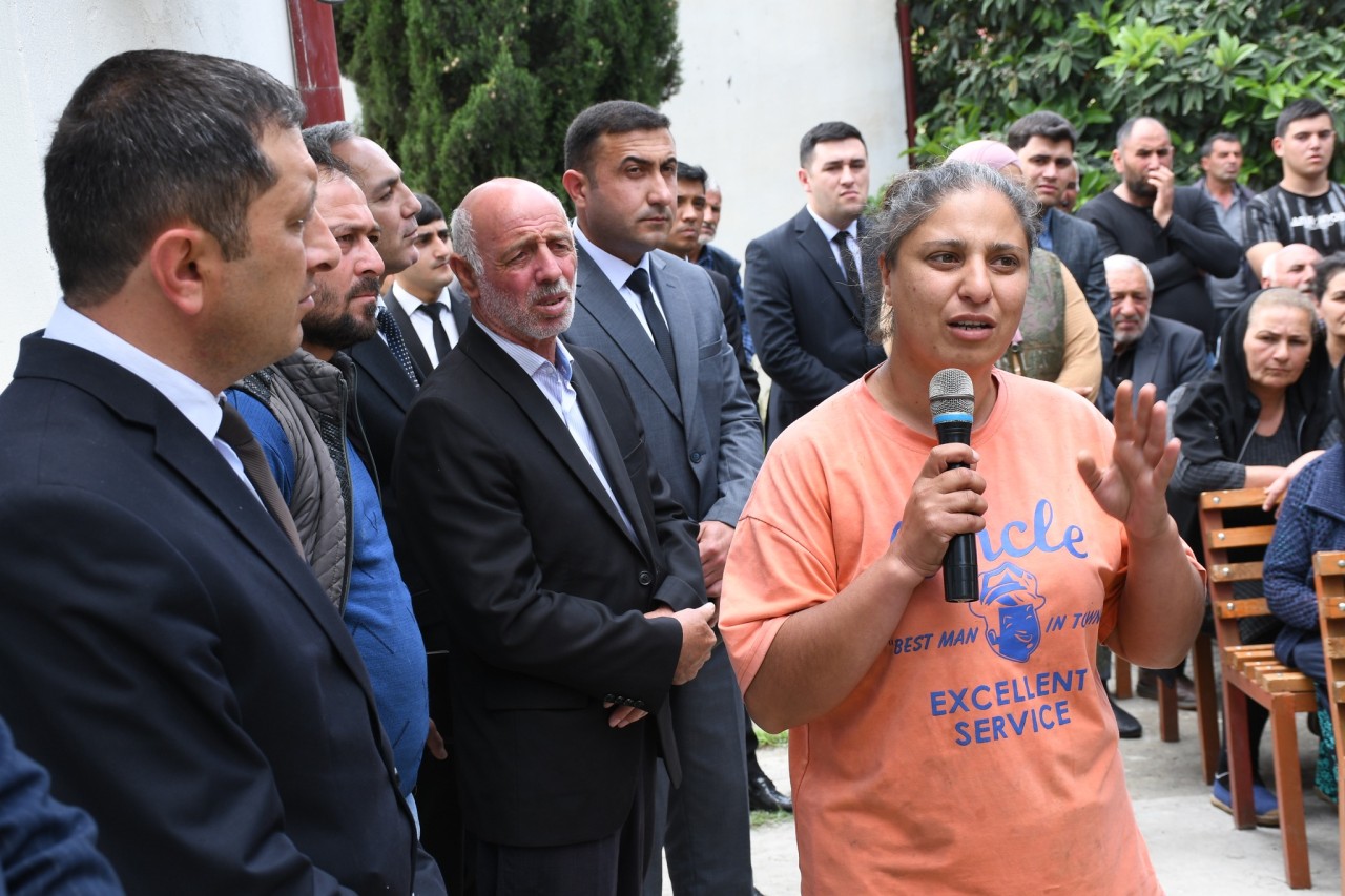 Vaqif Həsənov Səfərli qəsəbəsində səyyar qəbul keçirdi - FOTOLAR