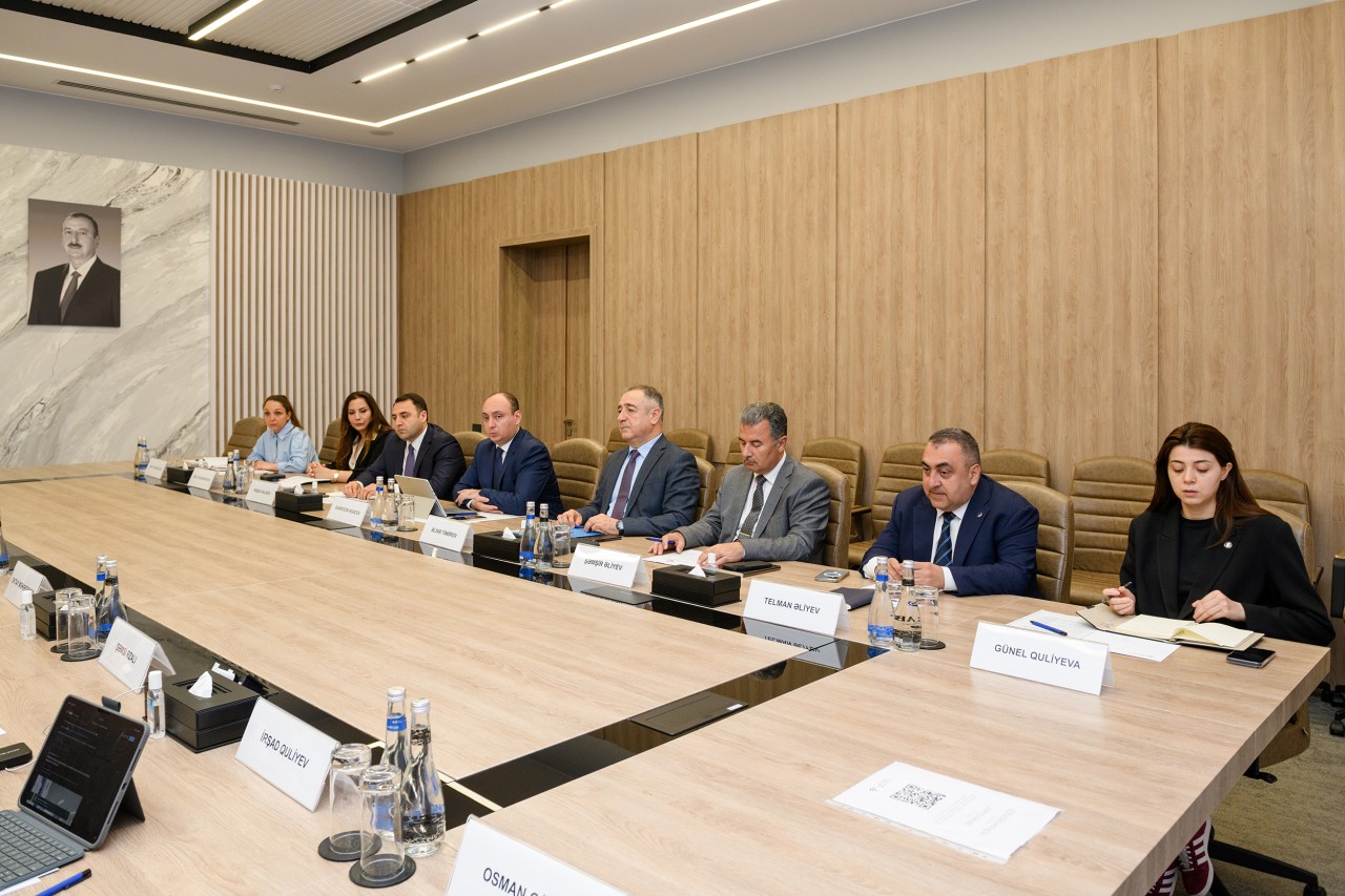 RİNN-də İşçi qrupunun növbəti iclası keçirilib - FOTOLAR