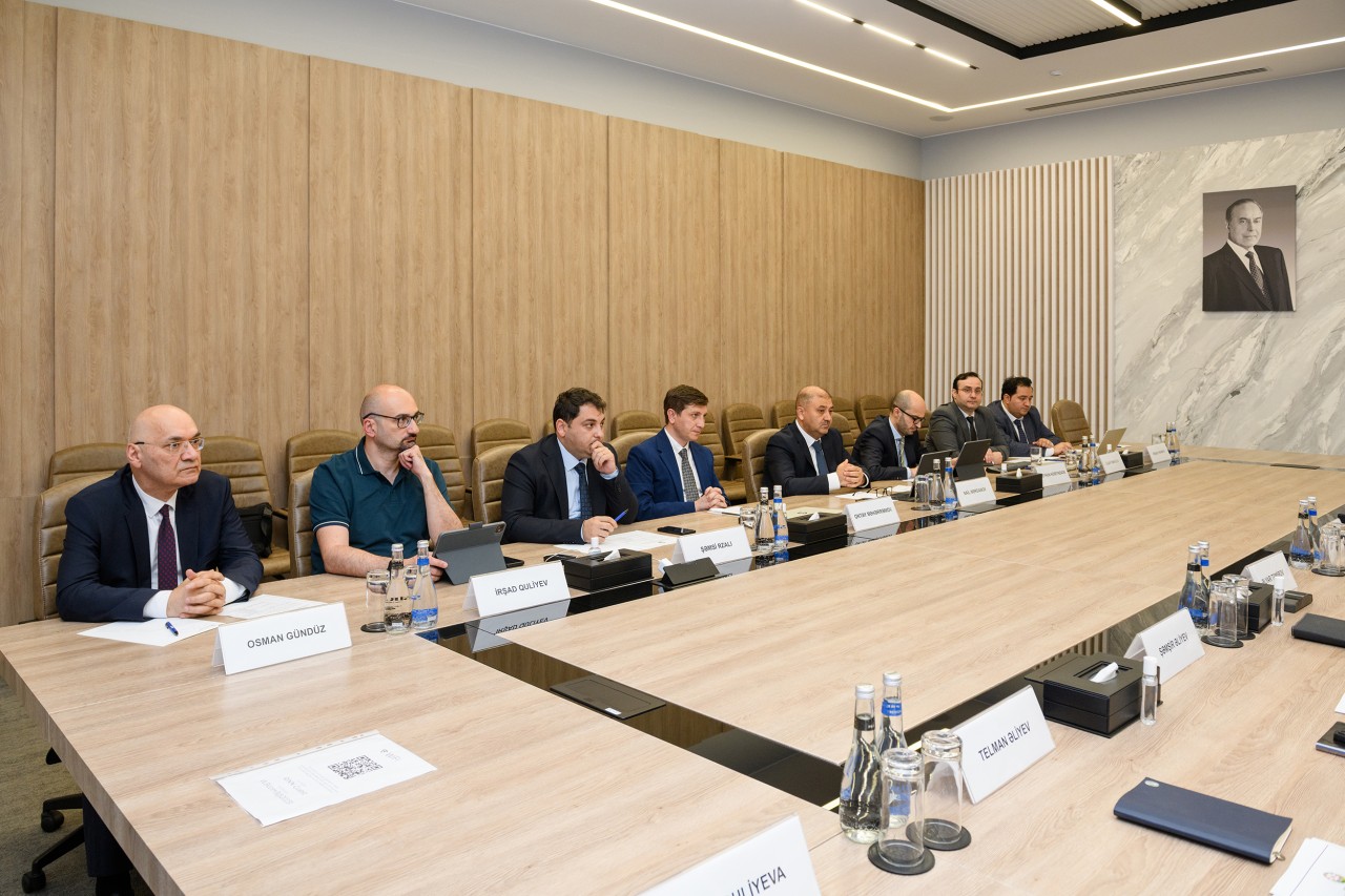 RİNN-də İşçi qrupunun növbəti iclası keçirilib - FOTOLAR
