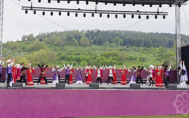 Cıdır düzündə musiqi və rəqs bayramı