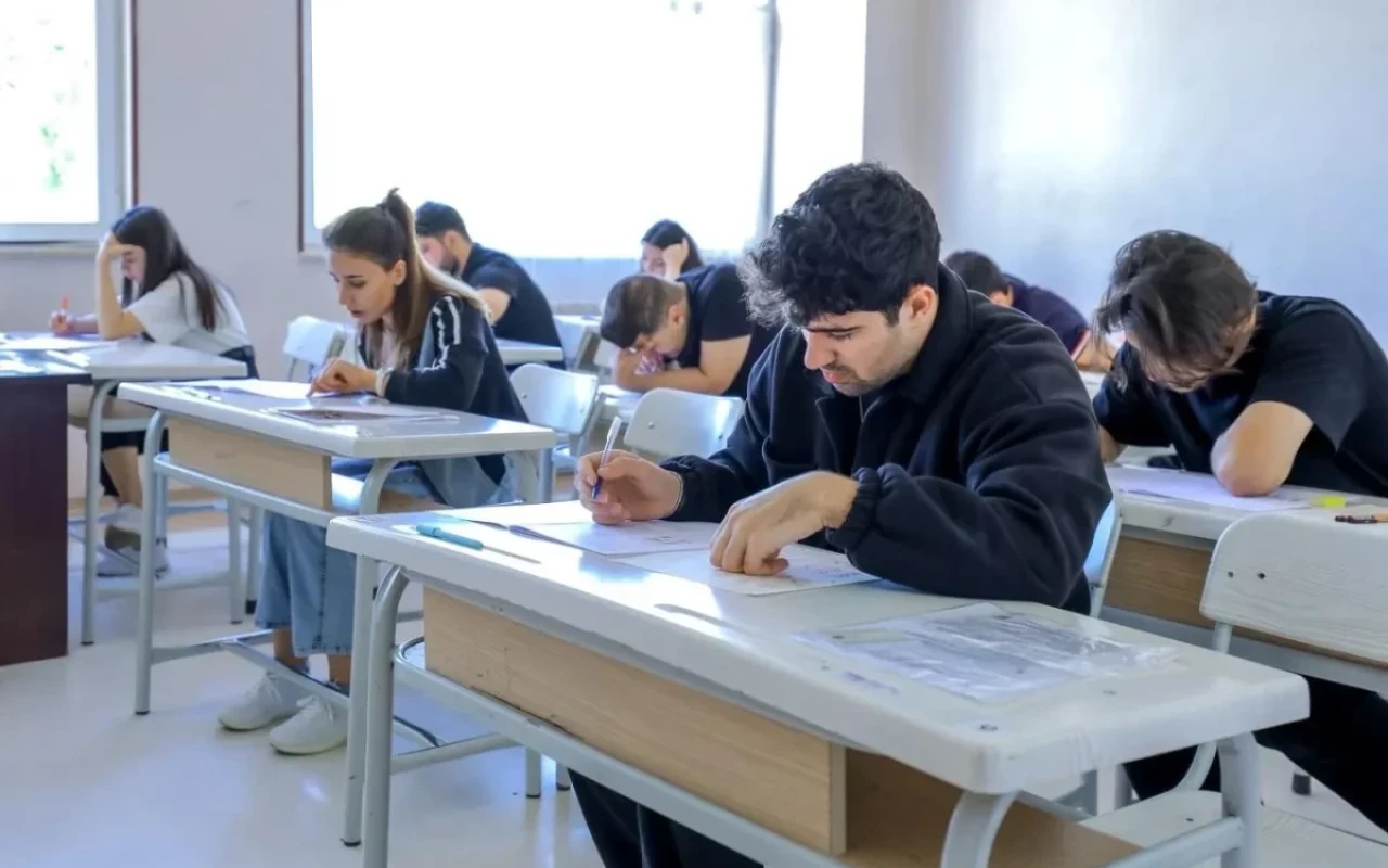 Mobil telefon aşkarlanan şəxs imtahandan xaric