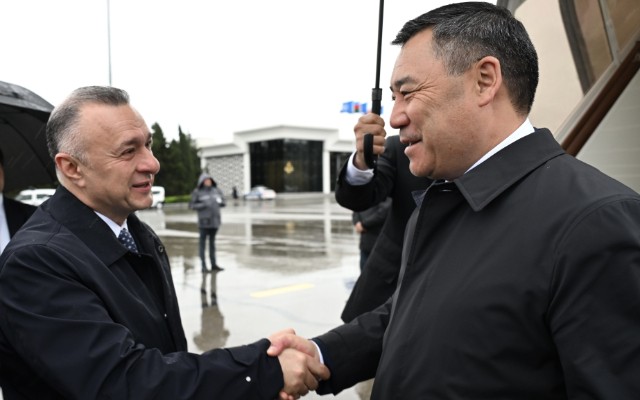 Qırğızıstan Prezidenti Azərbaycana gəldi 