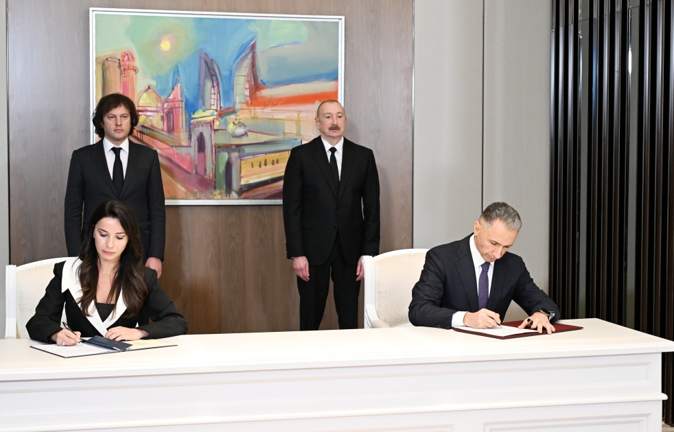 İlham Əliyev Gürcüstanın Baş naziri ilə görüşdü - Sənədlər imzalandı (FOTOLAR) İlham Əliyev Gürcüstanın Baş naziri ilə görüşdü - Sənədlər imzalandı (FOTOLAR)