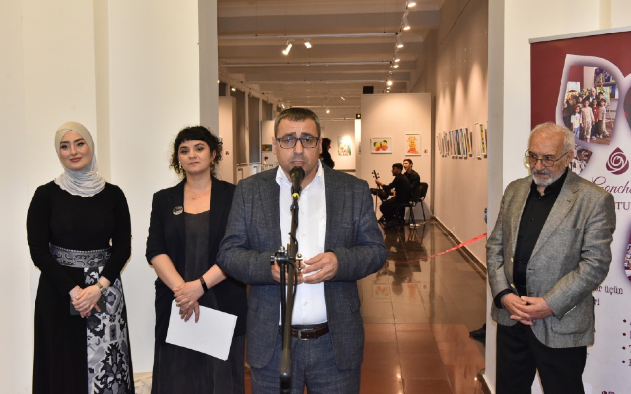 “Rənglərin dialoqu” adlı sərgi açılıb -