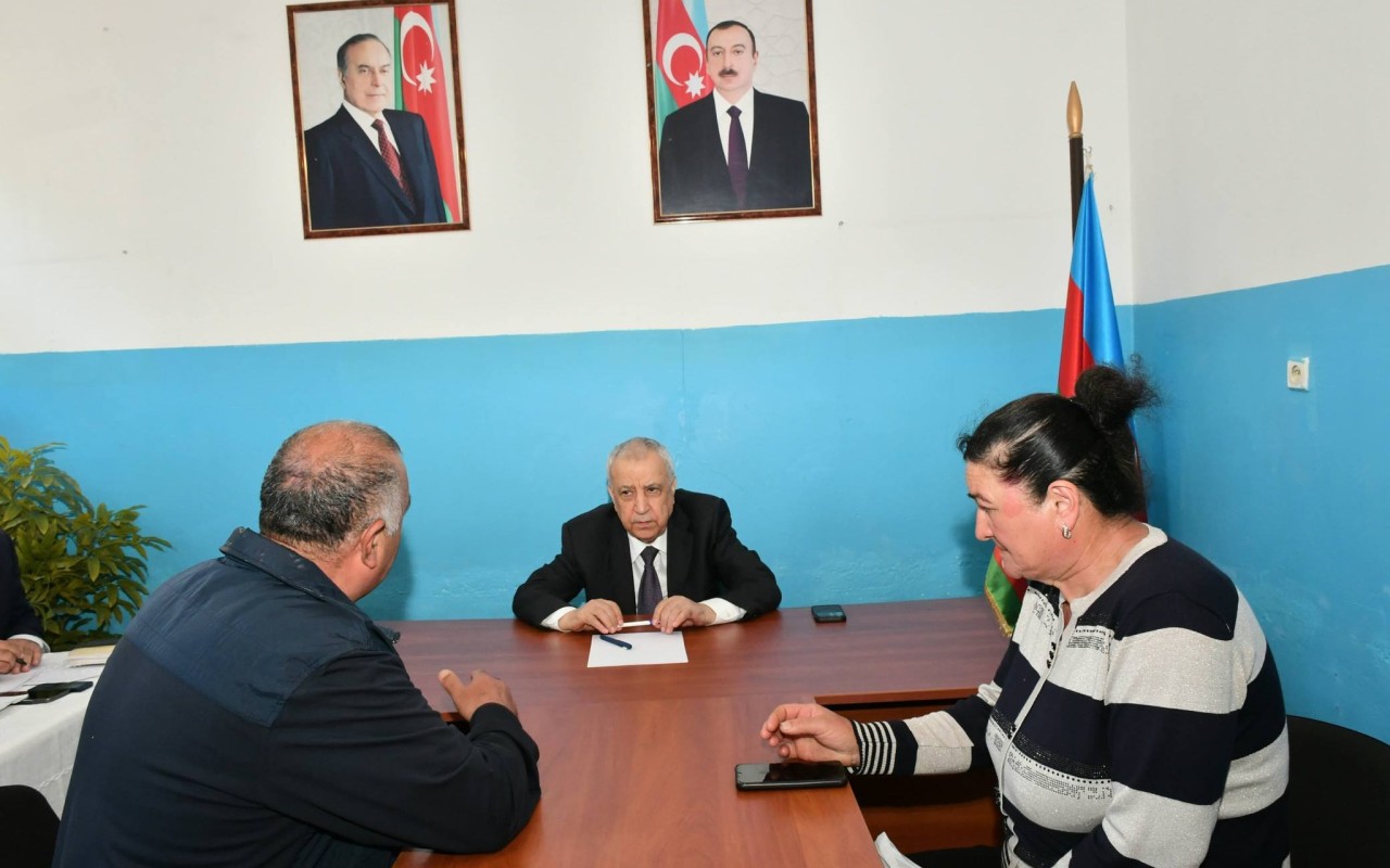 Malik İsaqov rayon sakinləri ilə növbəti səyyar qəbul keçirib -
