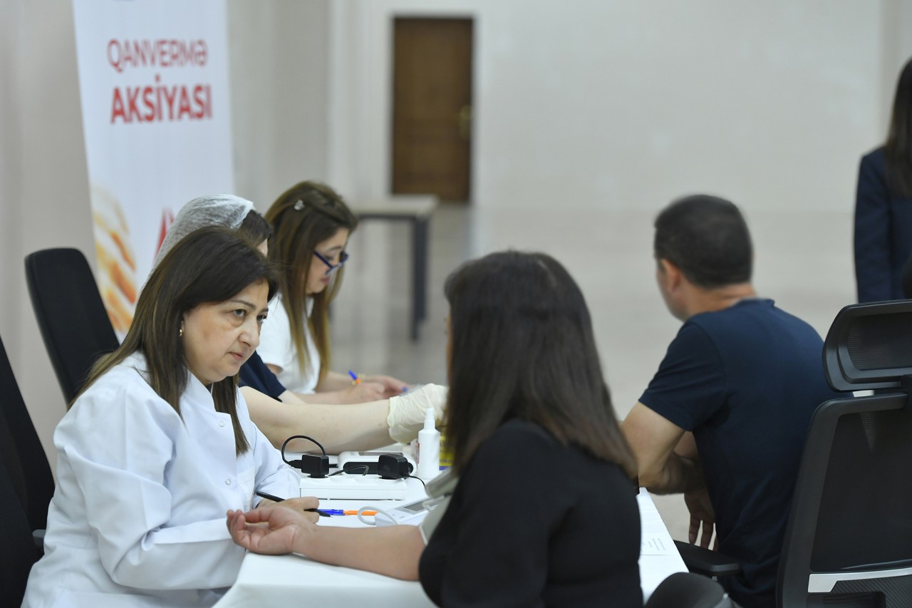 RİNN-də könüllü qanvermə aksiyası keçirilib - FOTOLAR