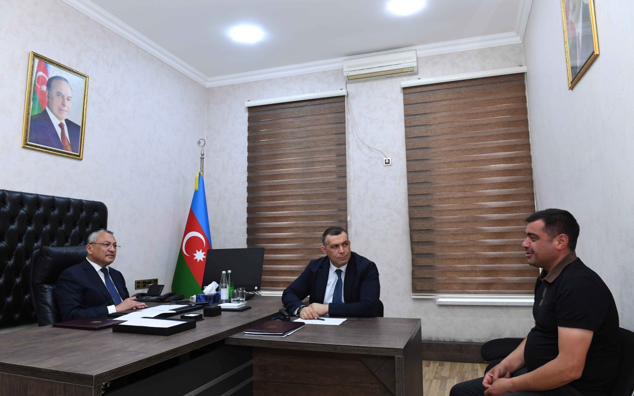 Rövşən Rzayev vətəndaşların növbəti qəbulunu keçirib - FOTOLAR