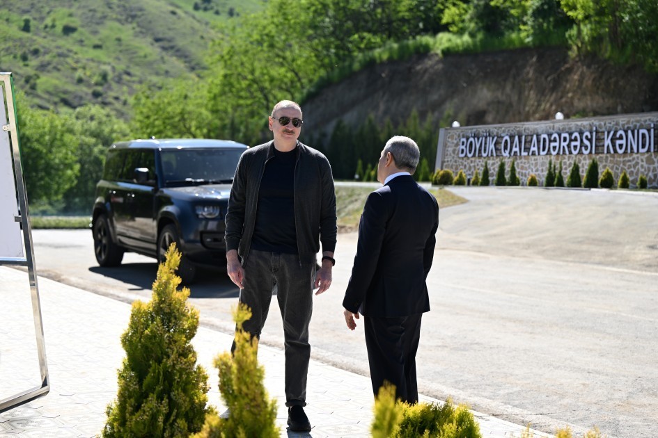 Prezident Şuşanın B&ouml;y&uuml;k Qaladərəsi kəndində g&ouml;r&uuml;lən işlərlə tanış olub - FOTOLAR
