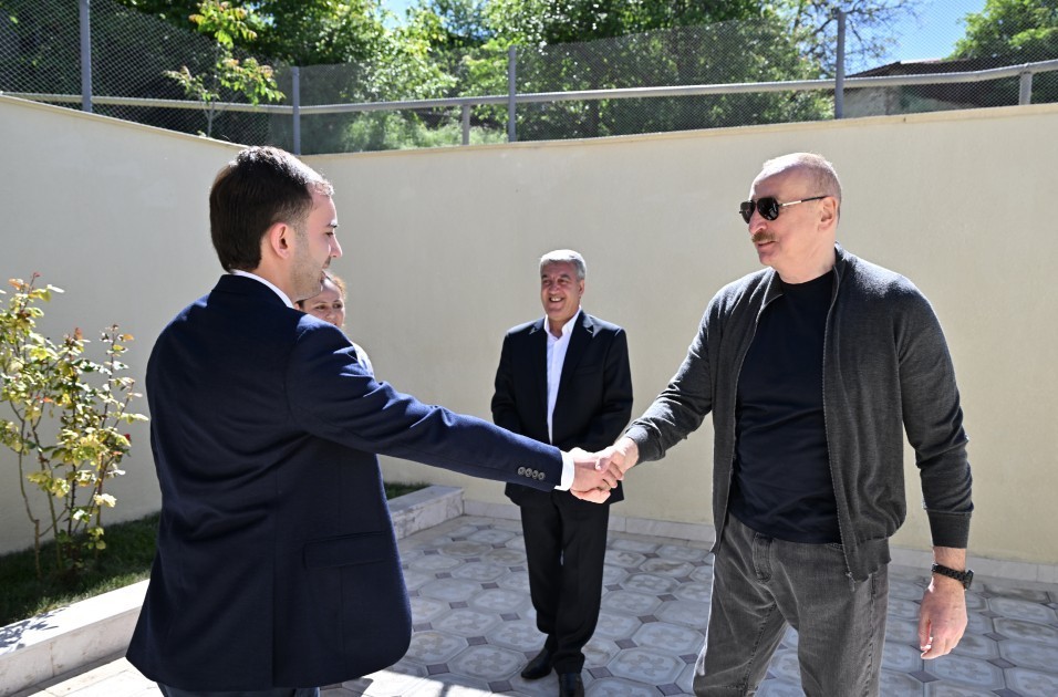 Prezident Şuşanın B&ouml;y&uuml;k Qaladərəsi kəndində g&ouml;r&uuml;lən işlərlə tanış olub - FOTOLAR