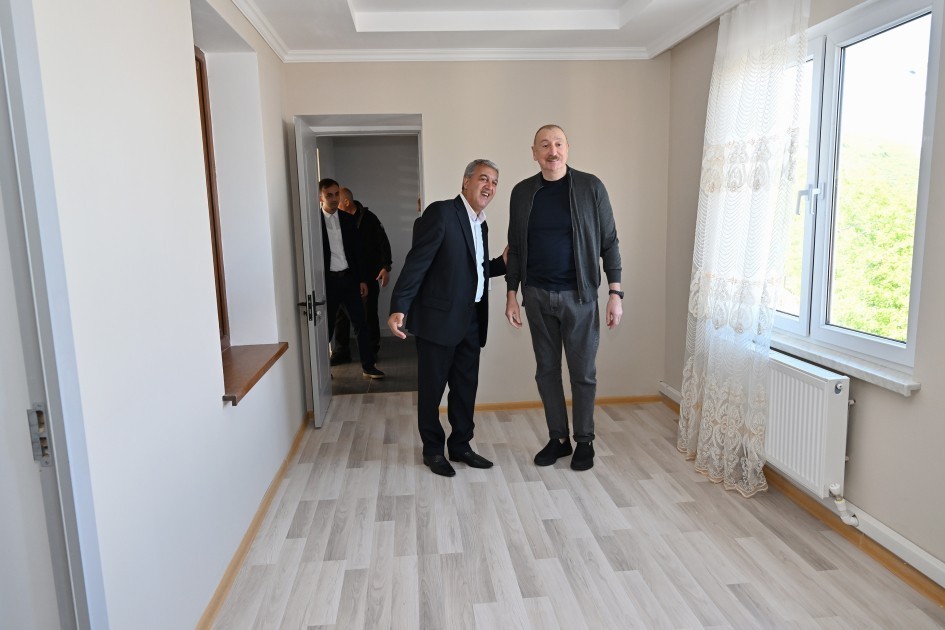 Prezident Şuşanın B&ouml;y&uuml;k Qaladərəsi kəndində g&ouml;r&uuml;lən işlərlə tanış olub - FOTOLAR