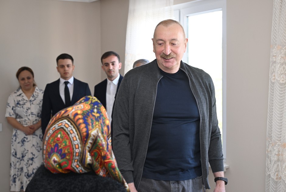 Prezident Şuşanın B&ouml;y&uuml;k Qaladərəsi kəndində g&ouml;r&uuml;lən işlərlə tanış olub - FOTOLAR