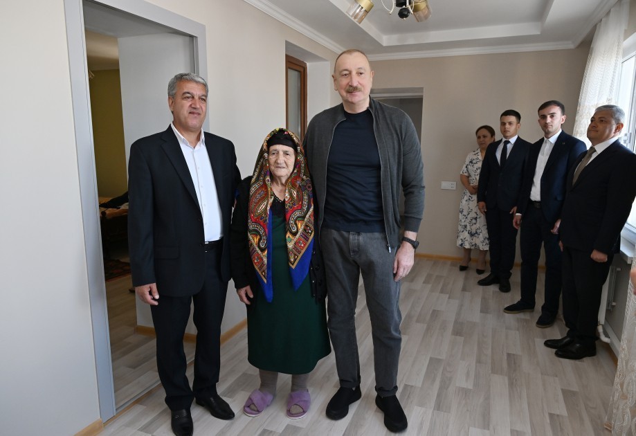 Prezident Şuşanın B&ouml;y&uuml;k Qaladərəsi kəndində g&ouml;r&uuml;lən işlərlə tanış olub - FOTOLAR