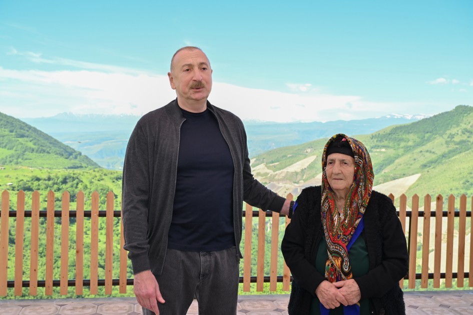 Prezident Şuşanın Böyük Qaladərəsi kəndində görülən işlərlə tanış olub - FOTOLAR