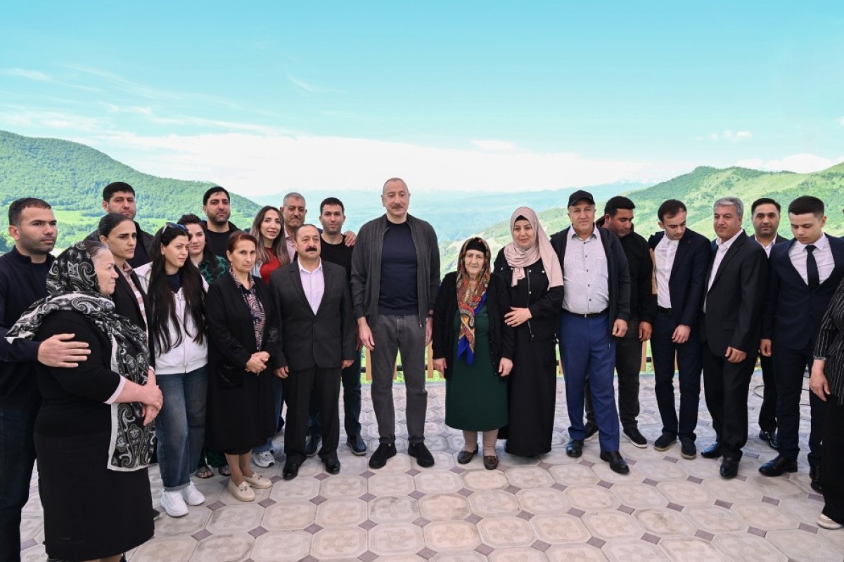 Prezident Şuşanın B&ouml;y&uuml;k Qaladərəsi kəndində g&ouml;r&uuml;lən işlərlə tanış olub - FOTOLAR