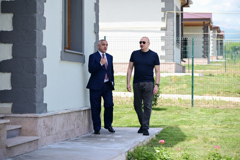 Prezident hərbçilər üçün nəzərdə tutulmuş mənzillərIə tanış olub - FOTOLAR Prezident hərbçilər üçün nəzərdə tutulmuş mənzillərIə tanış olub - FOTOLAR