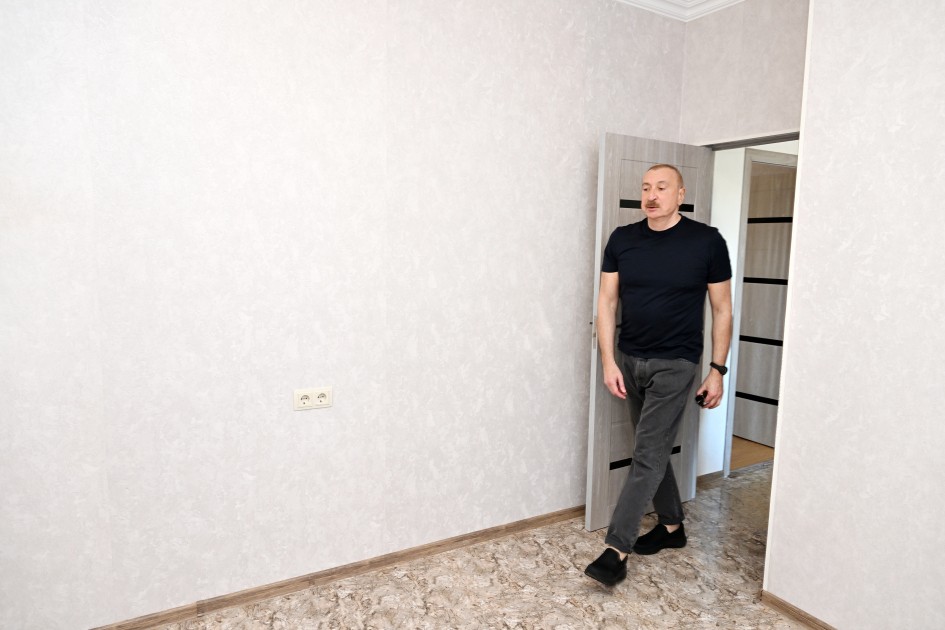 Prezident hərbçilər üçün nəzərdə tutulmuş mənzillərIə tanış olub - FOTOLAR Prezident hərbçilər üçün nəzərdə tutulmuş mənzillərIə tanış olub - FOTOLAR