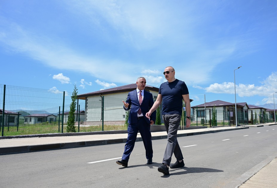 Prezident hərbçilər üçün nəzərdə tutulmuş mənzillərIə tanış olub - FOTOLAR Prezident hərbçilər üçün nəzərdə tutulmuş mənzillərIə tanış olub - FOTOLAR