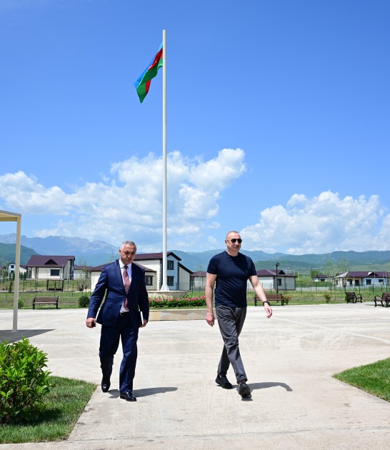 Prezident hərbçilər üçün nəzərdə tutulmuş mənzillərIə tanış olub - FOTOLAR Prezident hərbçilər üçün nəzərdə tutulmuş mənzillərIə tanış olub - FOTOLAR