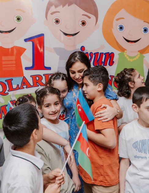 Leyla və Arzu Əliyevalar internat məktəbində olublar - FOTOLAR