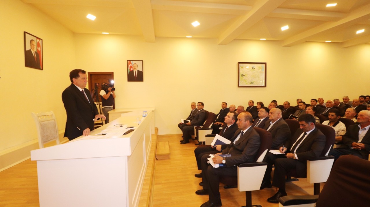 Qazaxda kənd təsərrüfatı məhsullarının istehsalı ilə bağlı müşavirə keçirilib - FOTOLAR