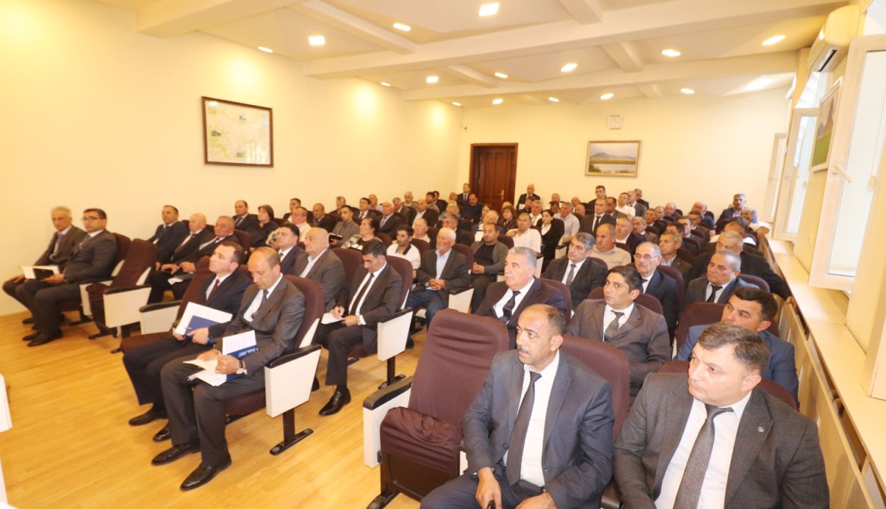 Qazaxda kənd təsərrüfatı məhsullarının istehsalı ilə bağlı müşavirə keçirilib - FOTOLAR