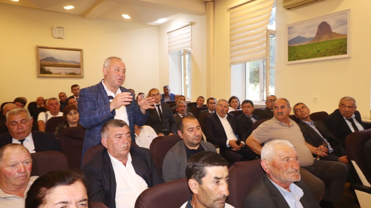 Qazaxda kənd təsərrüfatı məhsullarının istehsalı ilə bağlı müşavirə keçirilib - FOTOLAR