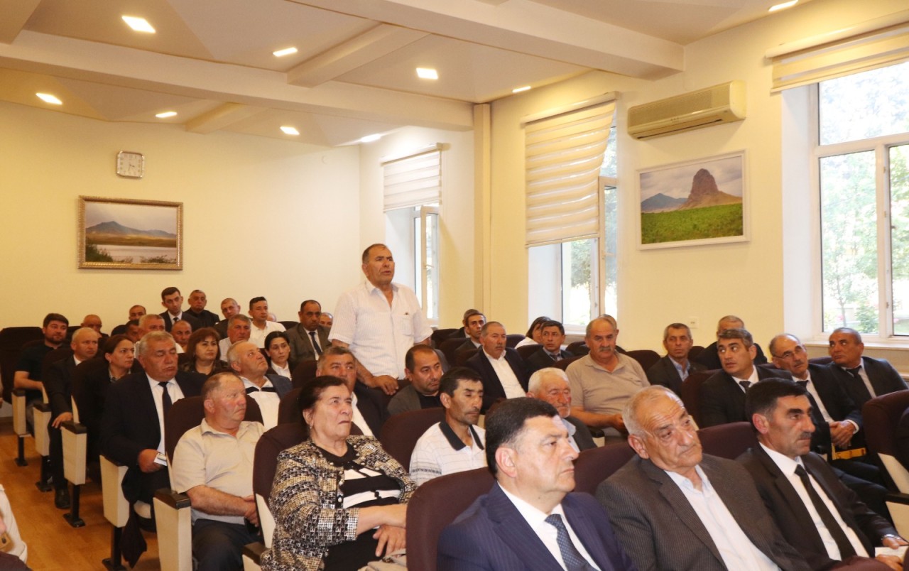 Qazaxda kənd təsərrüfatı məhsullarının istehsalı ilə bağlı müşavirə keçirilib - FOTOLAR