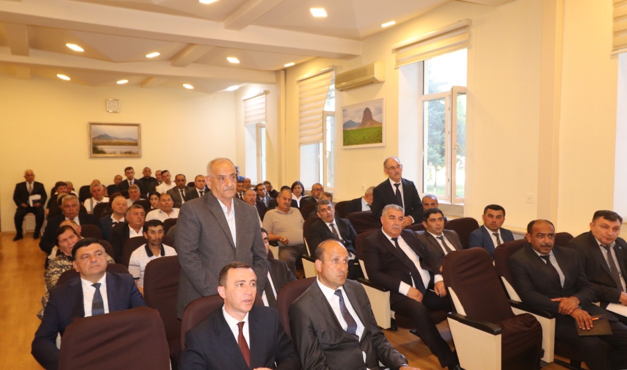 Qazaxda kənd təsərrüfatı məhsullarının istehsalı ilə bağlı müşavirə keçirilib - FOTOLAR