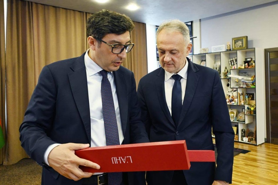 Serbiyalı nazir Azərbaycana gəldi - FOTOLAR