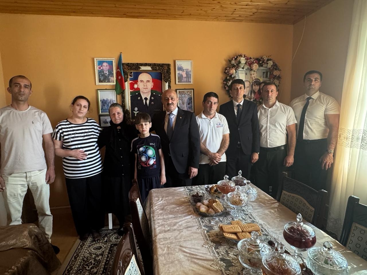Asif Əsgərov şəhid ailəsini ziyarət edib, növbəti vətəndaş qəbulu keçirib - FOTOLAR