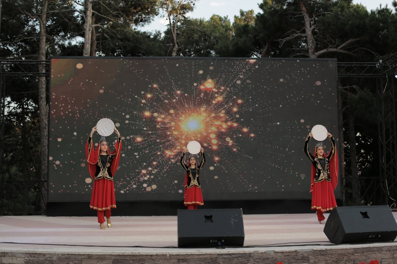 Xətaidə “Musiqili Bakı” adlı konsert proqramı keçirilib - FOTOLAR