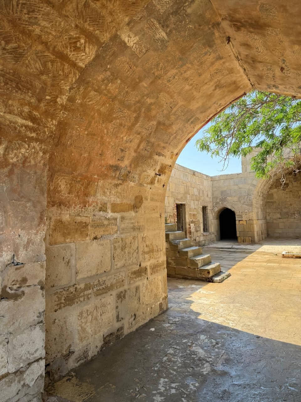 Tarixi karvansaraya qanunsuz müdaxilənin qarşısı alındı - FOTOLAR