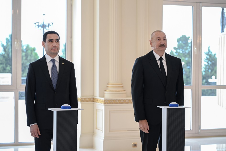 Azərbaycan Türkmənistana tanker hədiyyə etdi - FOTOLAR