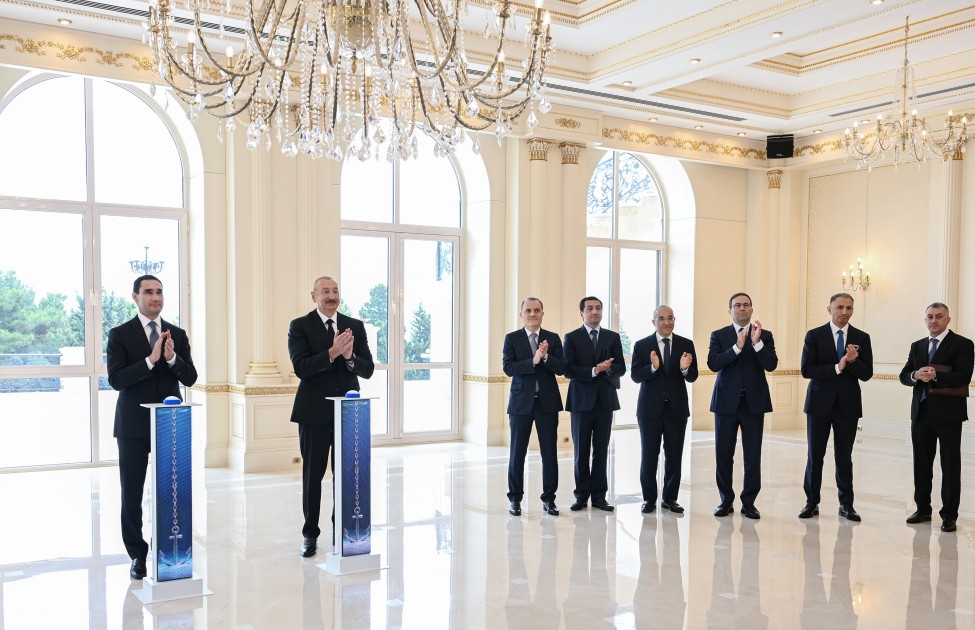 Azərbaycan Türkmənistana tanker hədiyyə etdi - FOTOLAR
