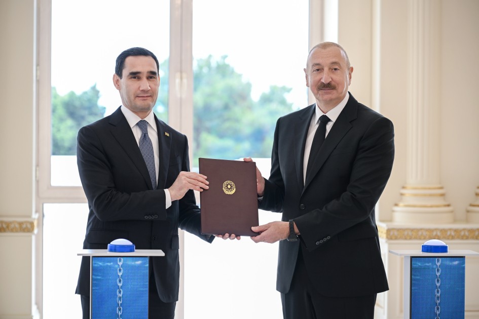 Azərbaycan Türkmənistana tanker hədiyyə etdi - FOTOLAR